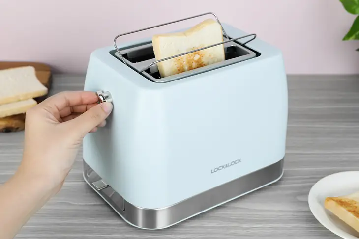 Things That Should Never Go Into a Toaster: Important Safety Tips