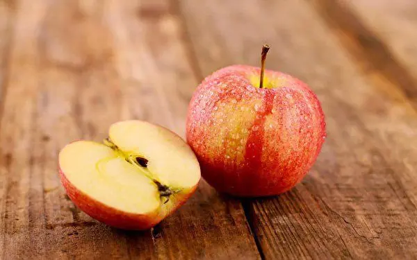 What Really Happens When You Eat Apples Regularly? Doctors Explain