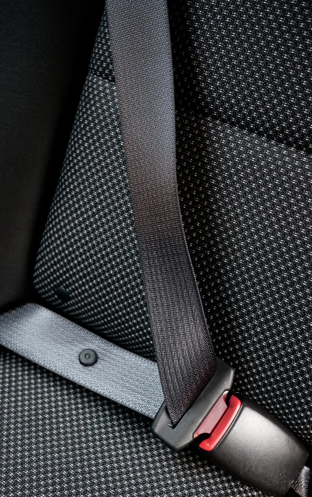 Most Drivers Have No Idea What the Tiny Button on a Seat Belt Is Actually For