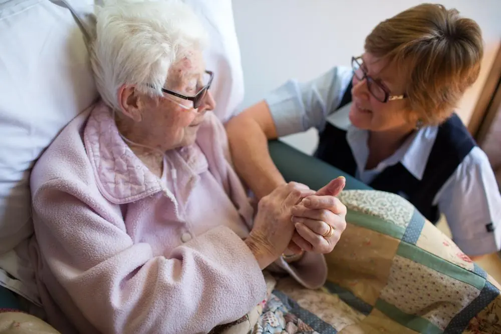 5 Signs a Loved One May Be Entering the Final Stage of Life