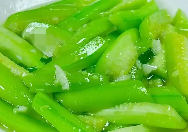 One Bite Left a 25-Year-Old Man With Kidney Failure. Doctors Warn of 2 Bitter Vegetables