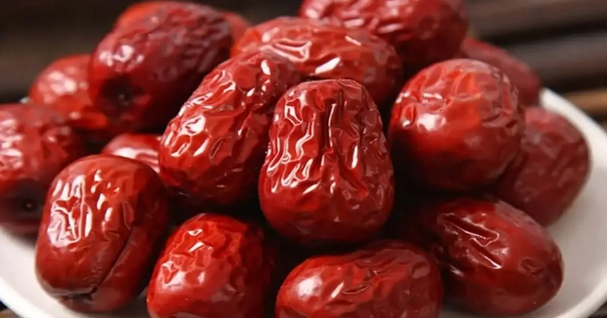 What Happens When You Eat Red Dates Regularly? Here’s What to Know