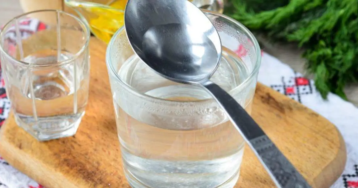 Why Do People Leave a Glass of Vinegar and Salt in a Room? The Surprising Explanations Behind the Popular Household Trick