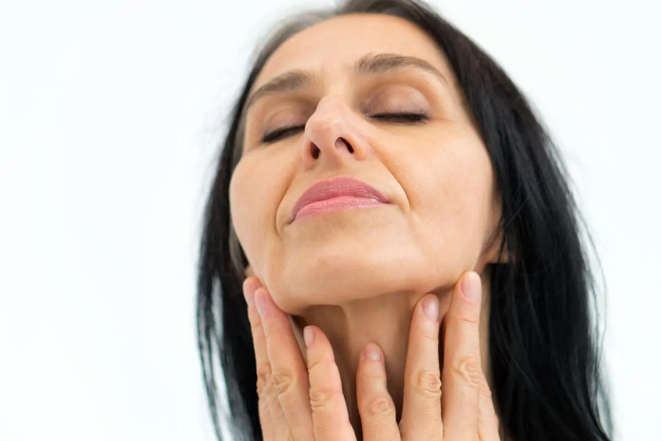 Why Is Your Neck Starting to Sag? Understanding the Causes and What You Can Do
