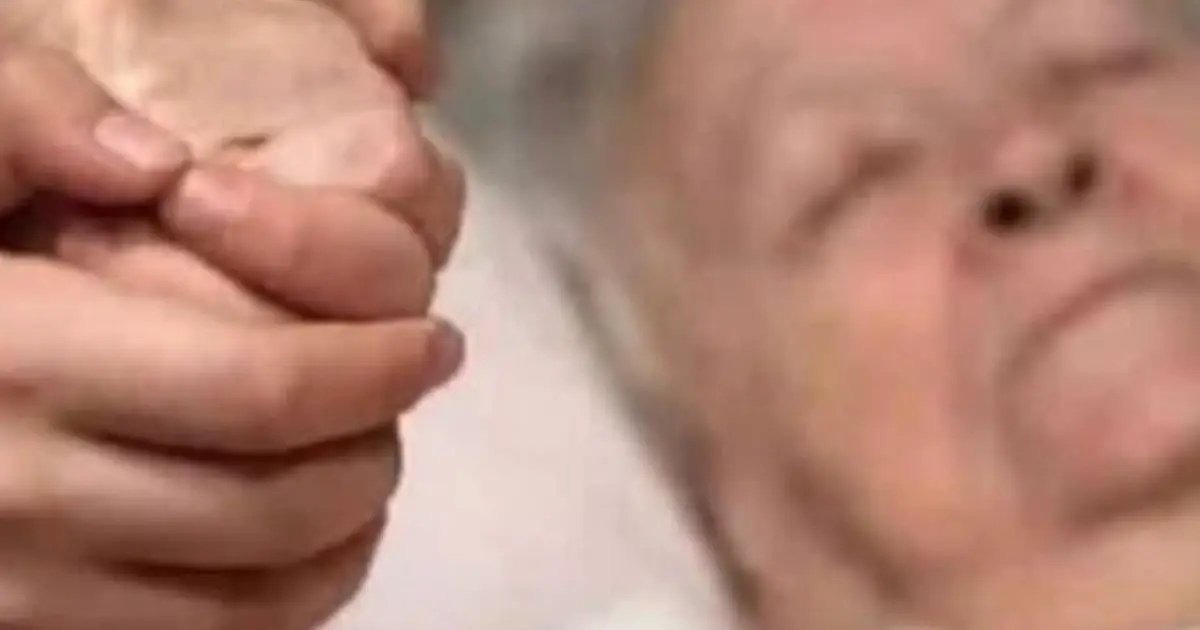 4 Signs That May Indicate a Parent Is Approaching the Final Stage of Life