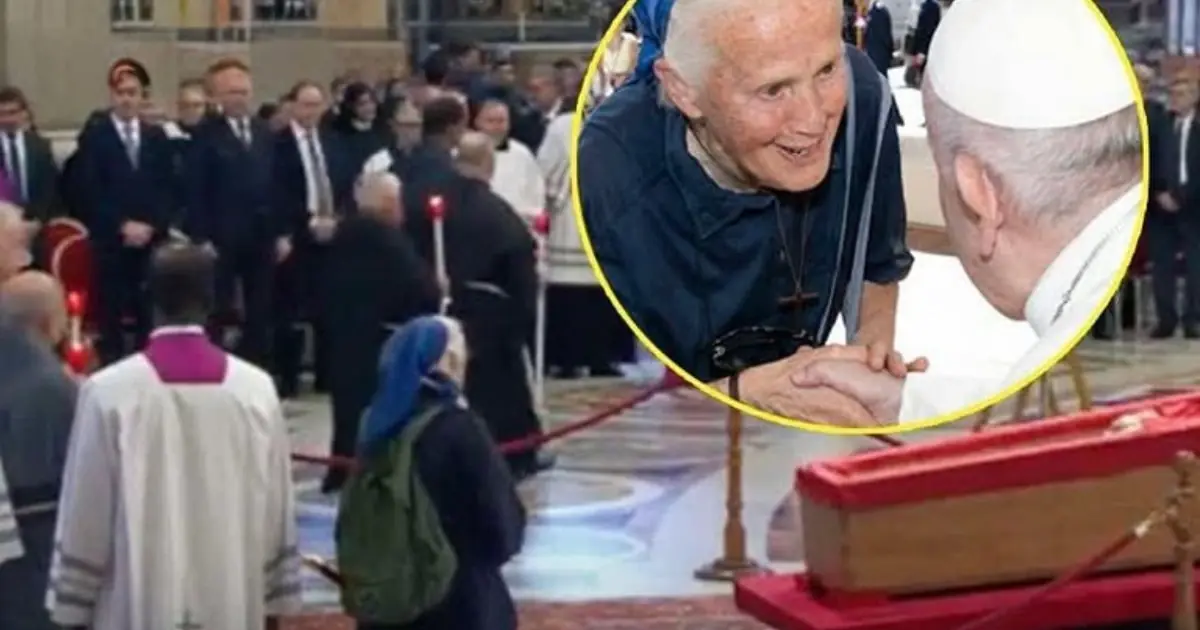 Emotional Moment as Nun Breaks Protocol Beside Pope Francis’ Casket