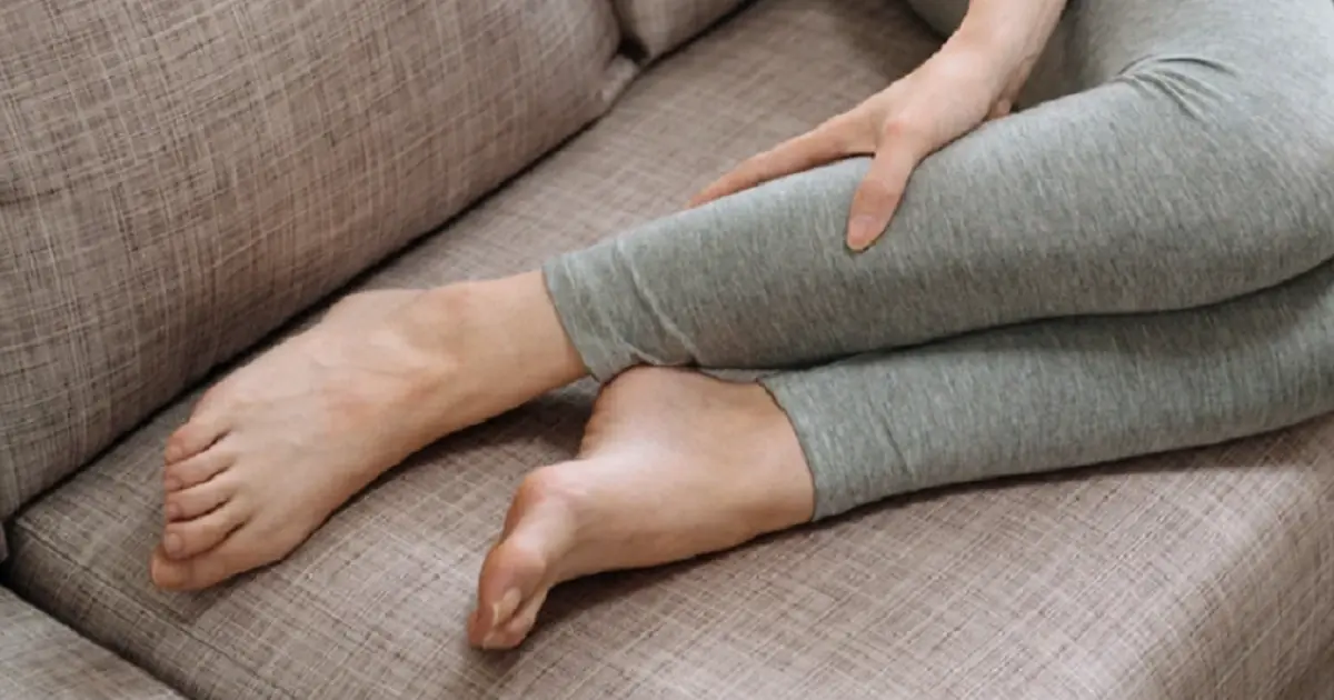 Leg Pain at Night? Signs That May Point to Circulation Problems