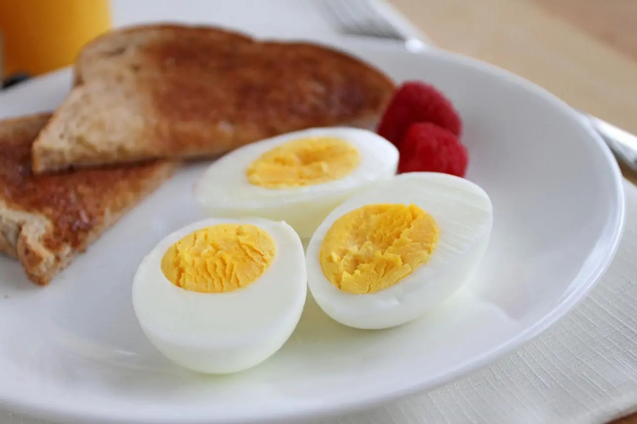 Doctor Explains: What Really Happens When You Eat Eggs Every Morning?