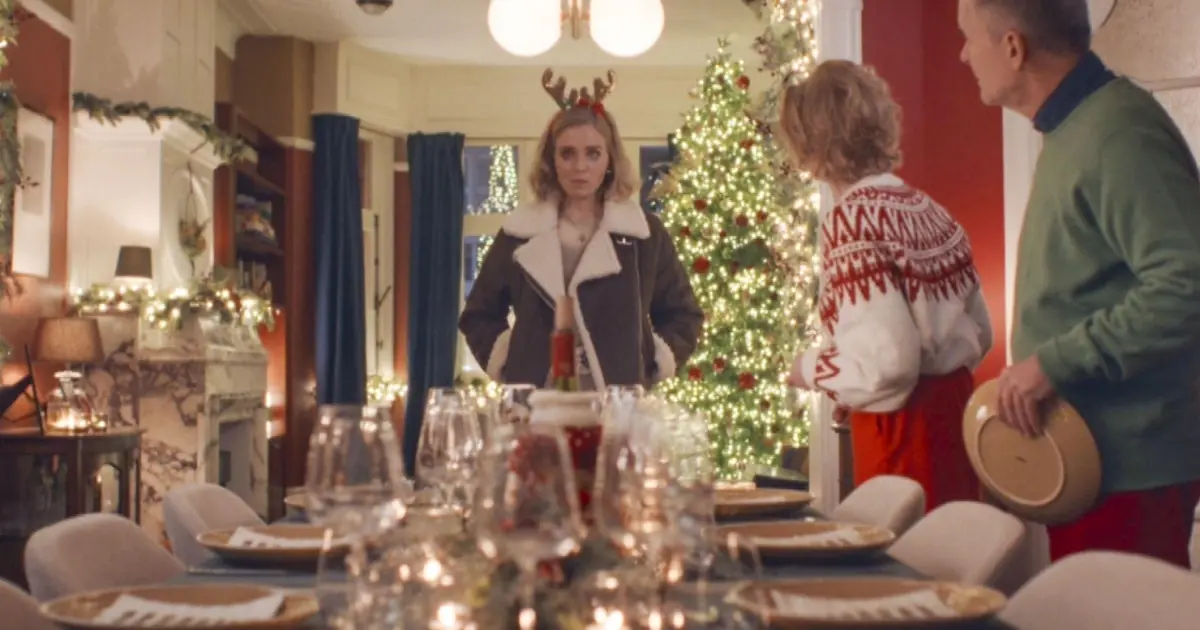 My Dad Introduced His “Friend” at Christmas — I Recognized Her Last Name