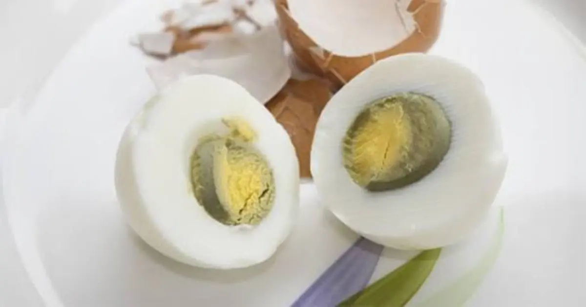 Green Ring Around Your Egg Yolk? Here’s What It Really Means
