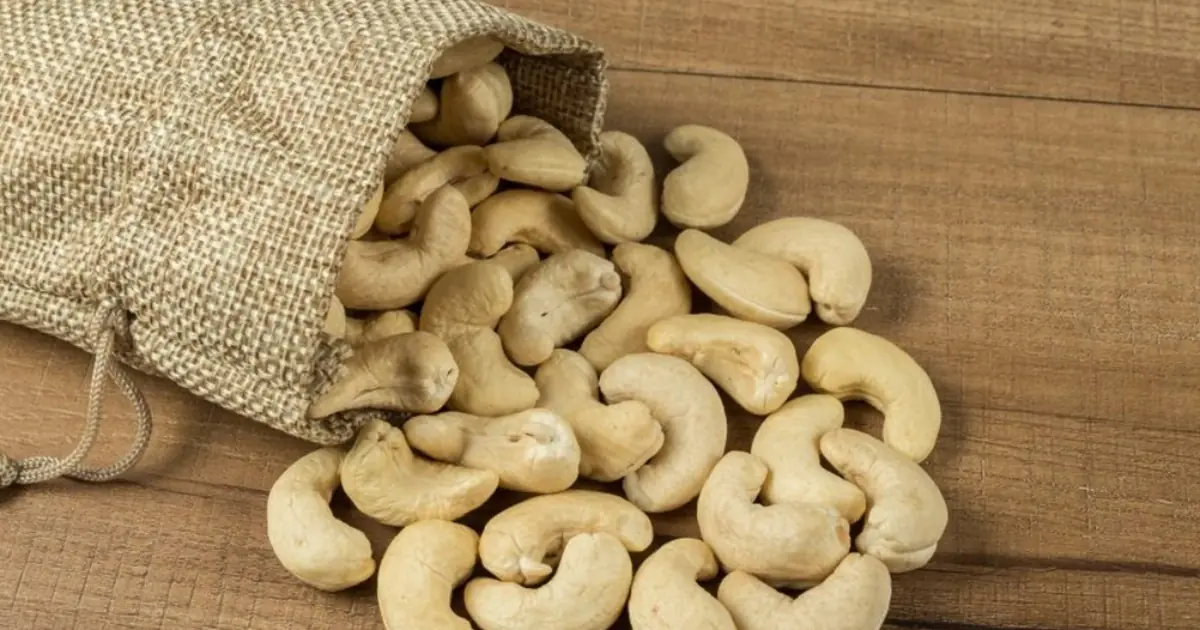 Love Cashews? Here’s What Doctors Want You to Know Before Eating More