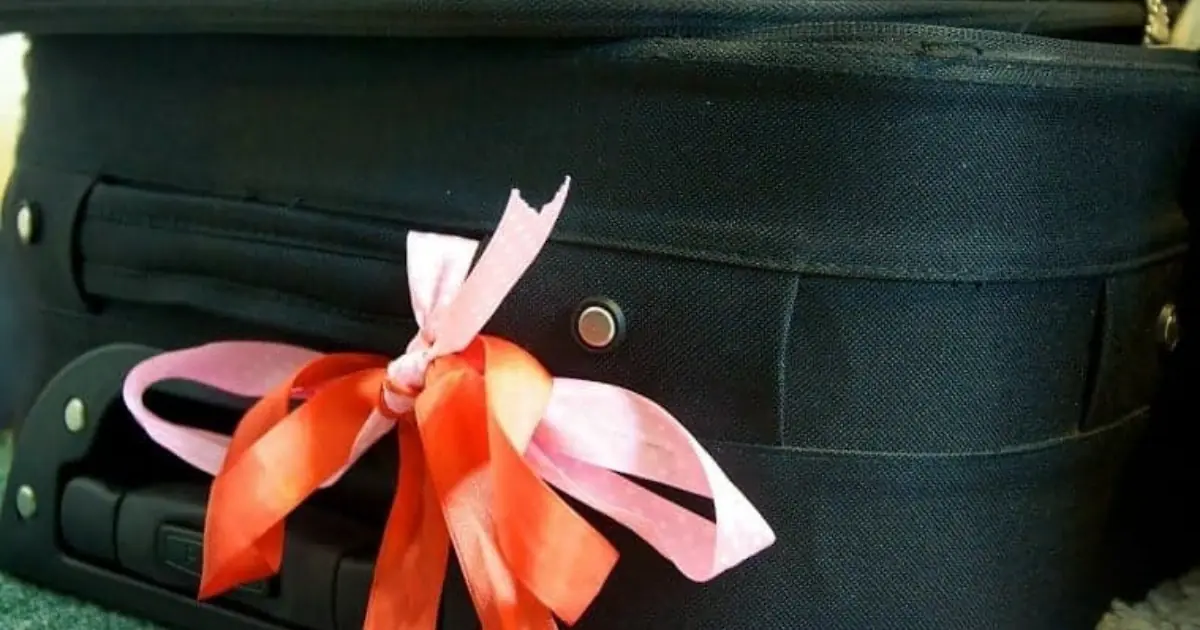 Why Baggage Handlers Say You Should Never Tie a Ribbon to Your Suitcase?