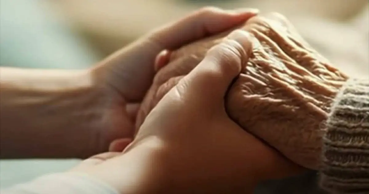 If Your Parent Shows These Signs, They May Be Nearing the End of Life: Understanding the Changes That Can Occur