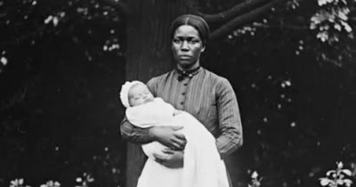 A 200-Year-Old Photograph from 1820 Uncovers a Secret Hidden for Centuries