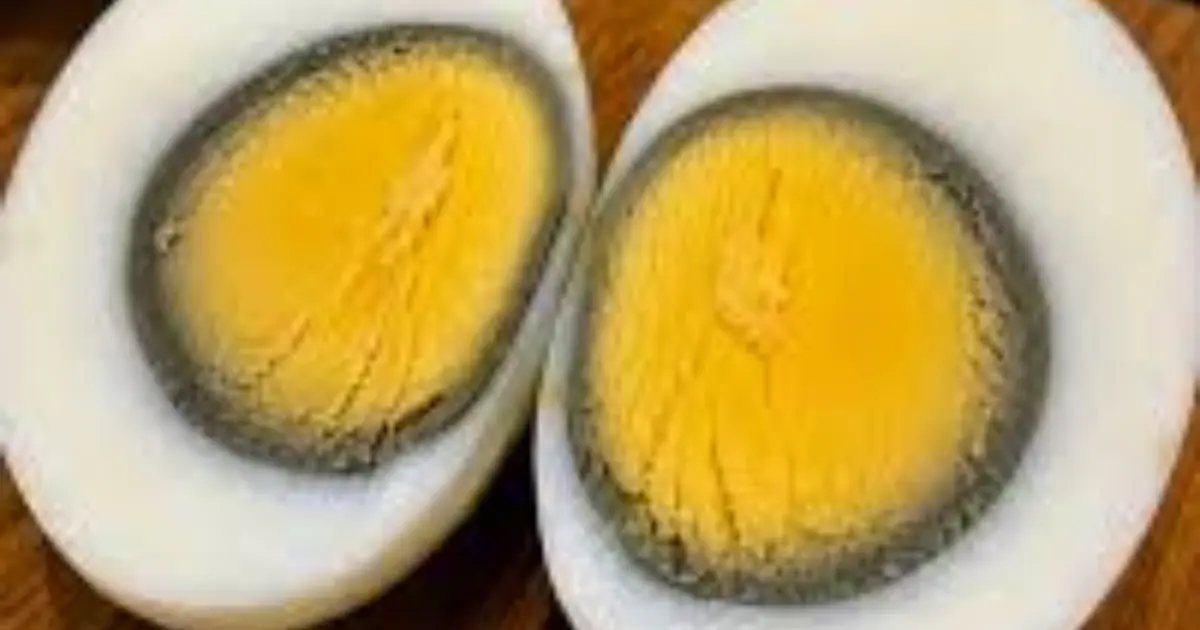 Ever Seen a Green Ring Around a Hard-Boiled Egg? Here’s What It Means