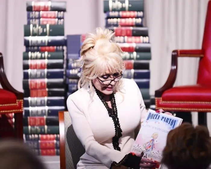 Dolly Parton’s Humble Childhood Home: The Tiny Cabin Where a Legend Began
