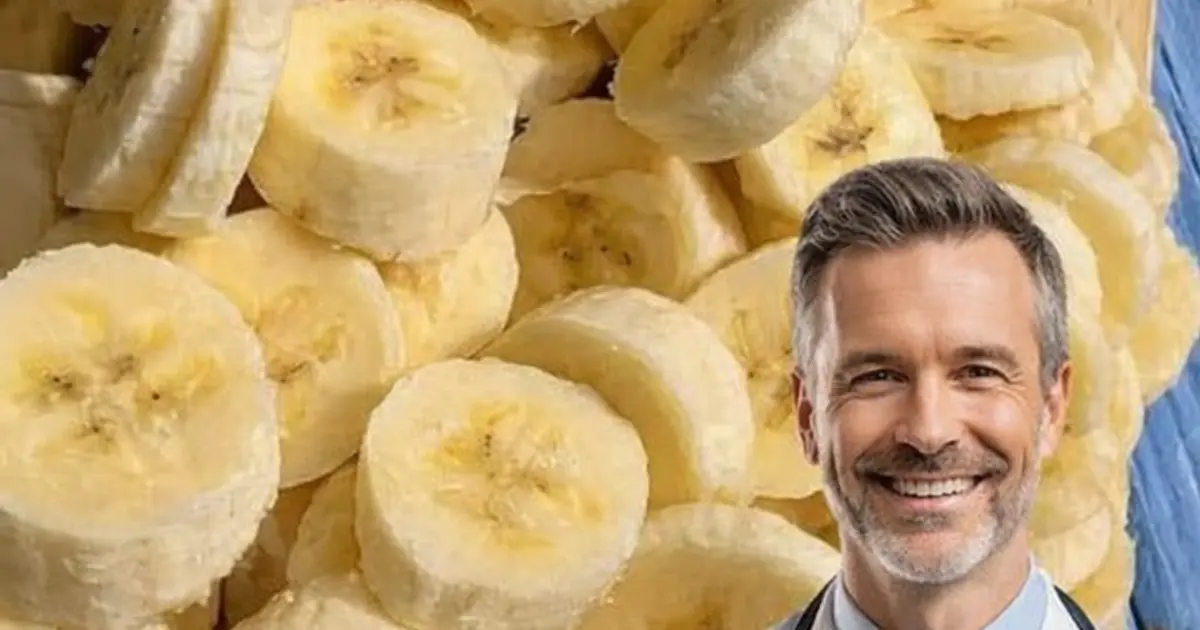 Doctors reveal eating bananas at night causes...See more 👇