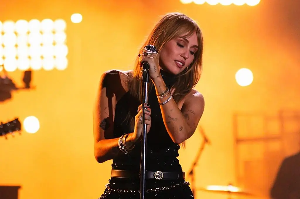 Miley Cyrus Honors Dolly Parton’s Legacy with a Surprising New Chapter