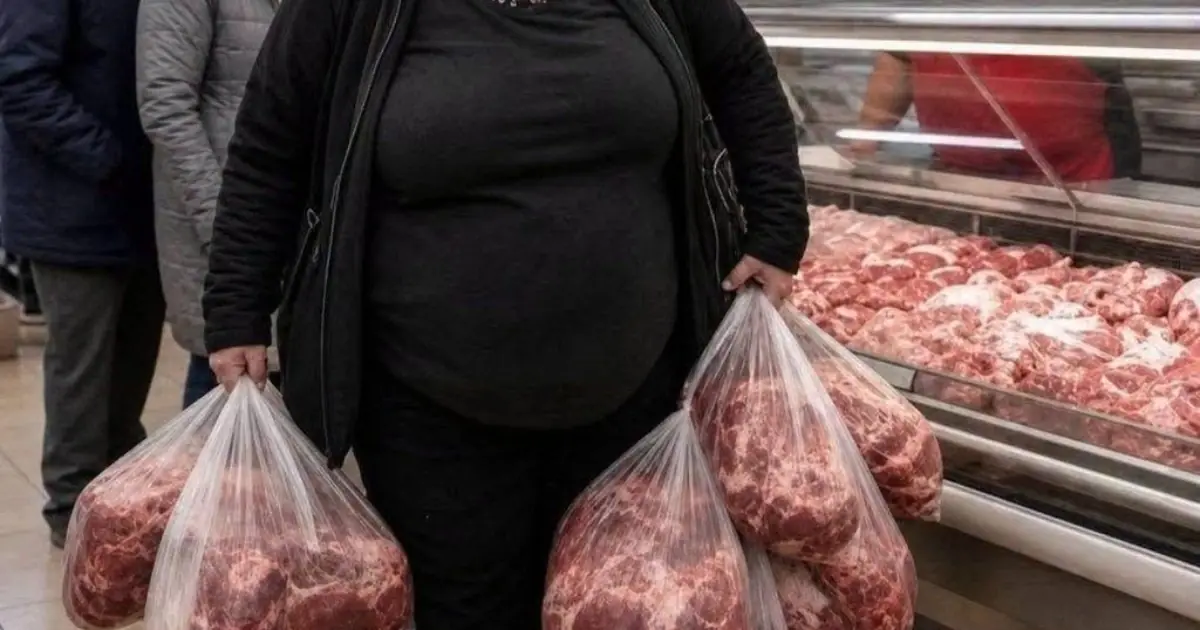 Every Day, an Elderly Woman Bought 60 Kilos of Beef