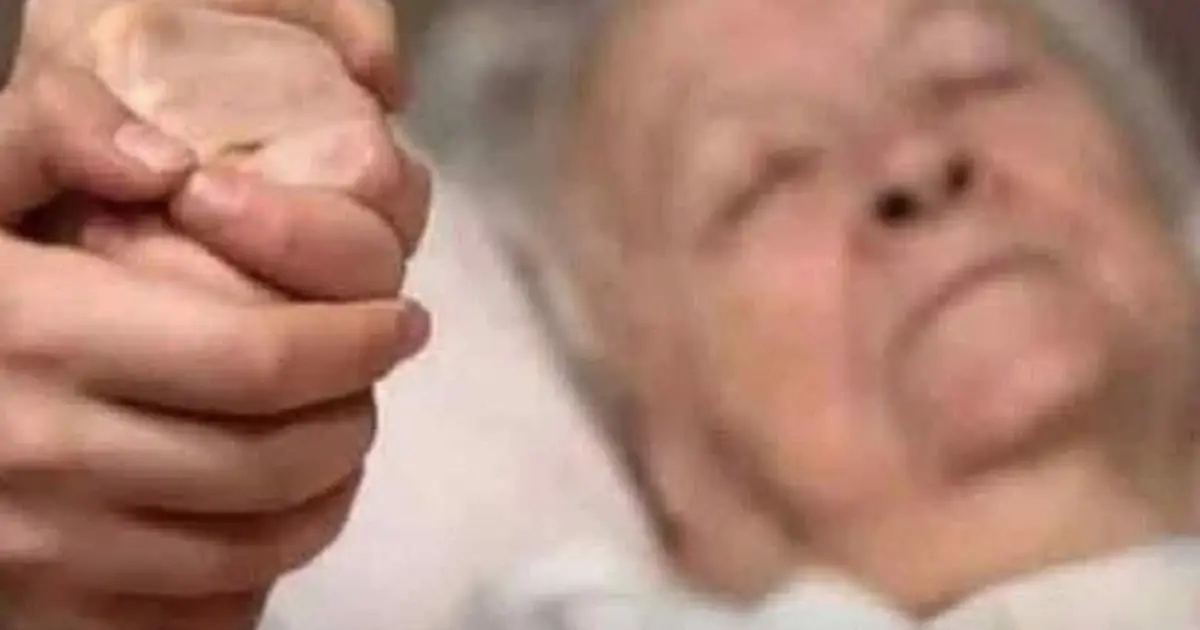 When a Parent Nears the End of Life: Signs Families Should Know