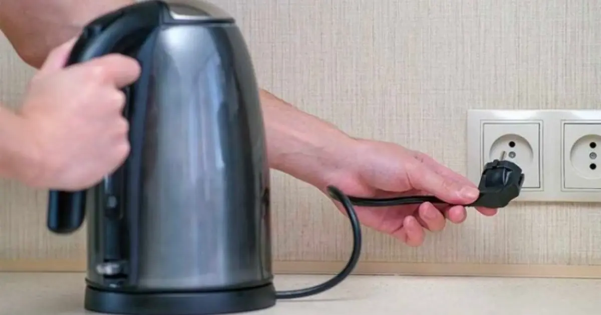 Boiling Water in an Electric Kettle? Avoid These 9 Common Mistakes