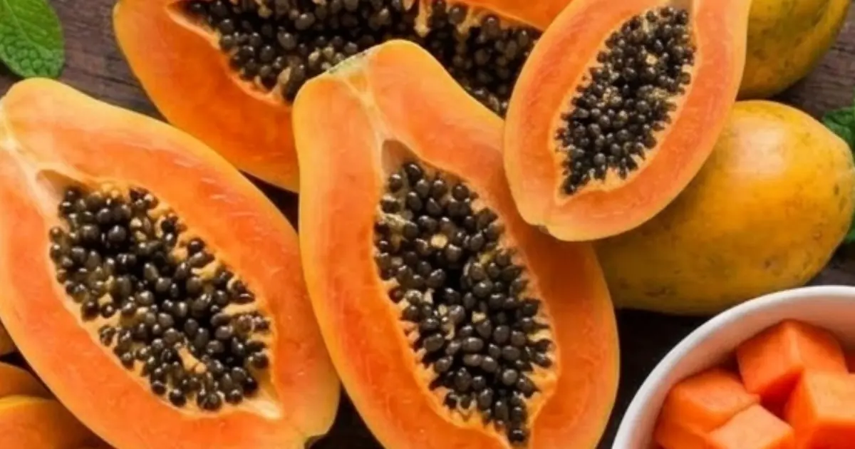 Doctors Warn: If You’re in One of These Groups, Be Careful With Papaya