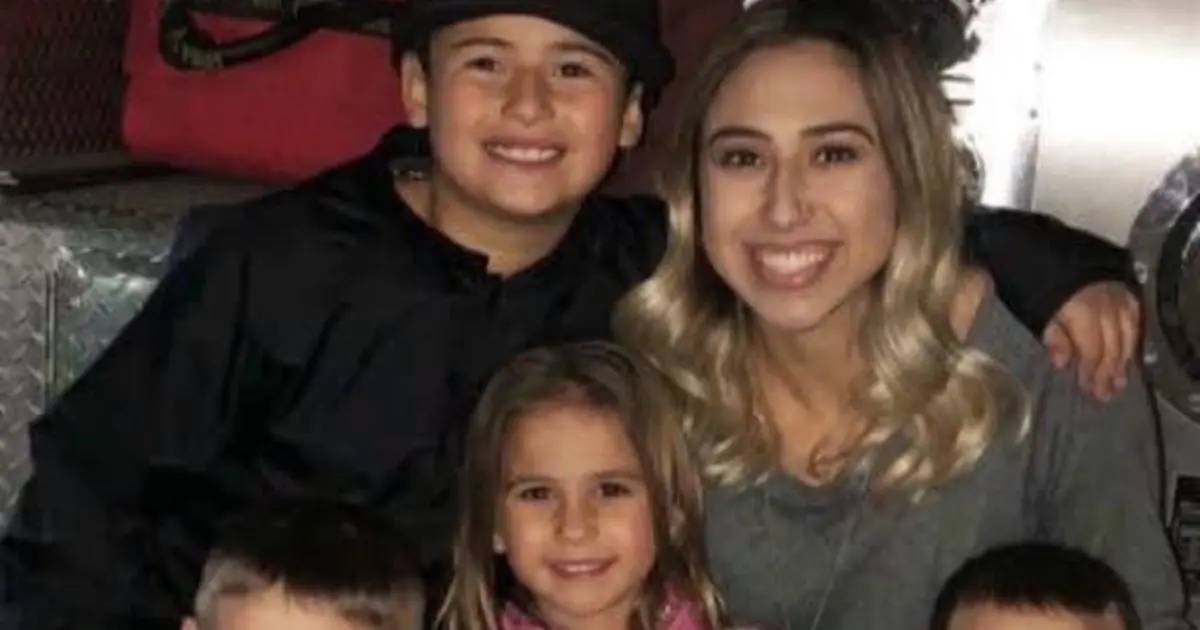 Teen Gives Up College Dreams to Raise Four Siblings — A Decade Later, Her Family’s Story Inspires Millions