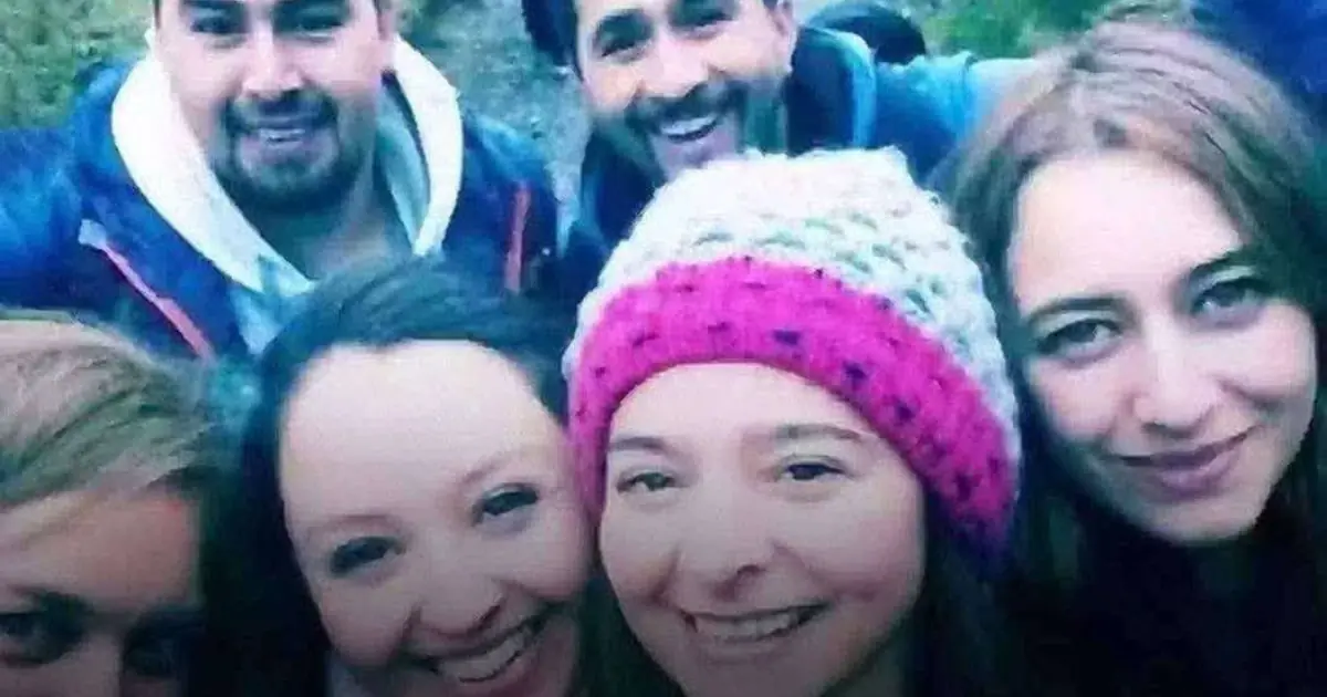 The Mystery of the “Seventh Face”: Why This Viral Photo Continues to Fascinate the Internet