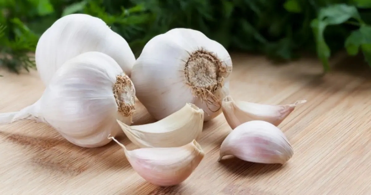 Could Garlic Support Urinary Health? Here’s What Its Natural Compounds May Do