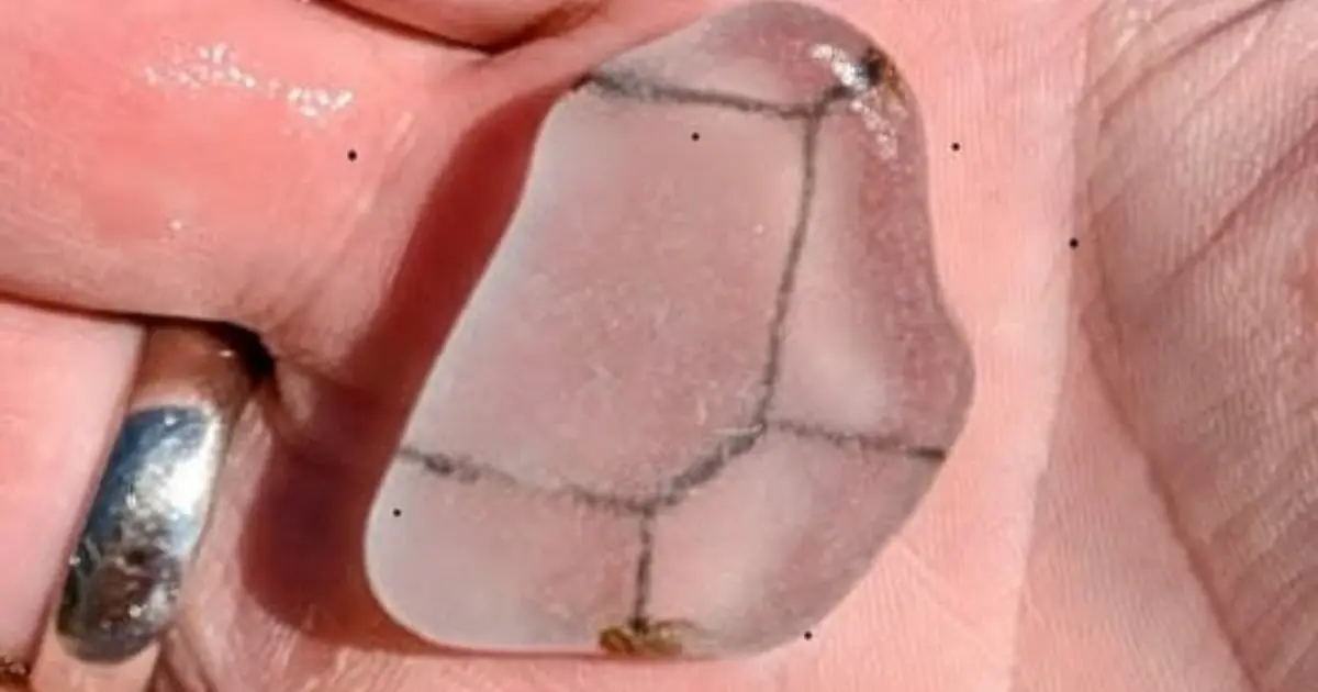 These Weathered Glass Pieces Offer a Glimpse Into the Great Lakes’ Industrial Past