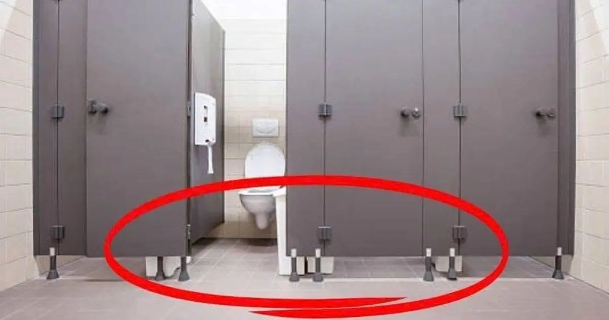 Why Don’t Public Restroom Doors Reach the Floor? The Practical Reasons Behind the Design