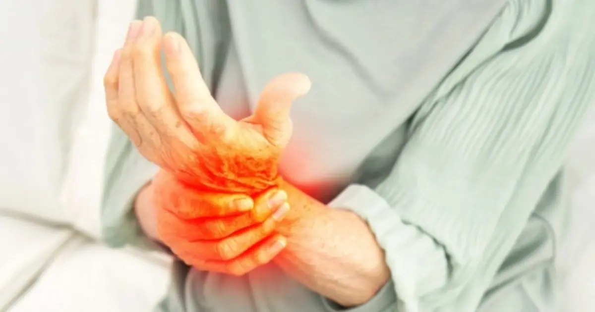 Hands Keep Going Numb? Don’t Ignore It - Here’s What Your Body May Be Trying to Tell You