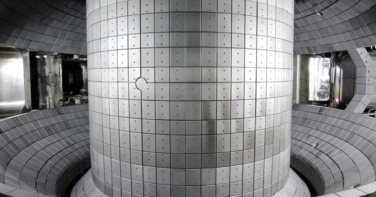 Korean Fusion Reactor Breaks Record, Staying 7 Times Hotter Than the Sun’s Core