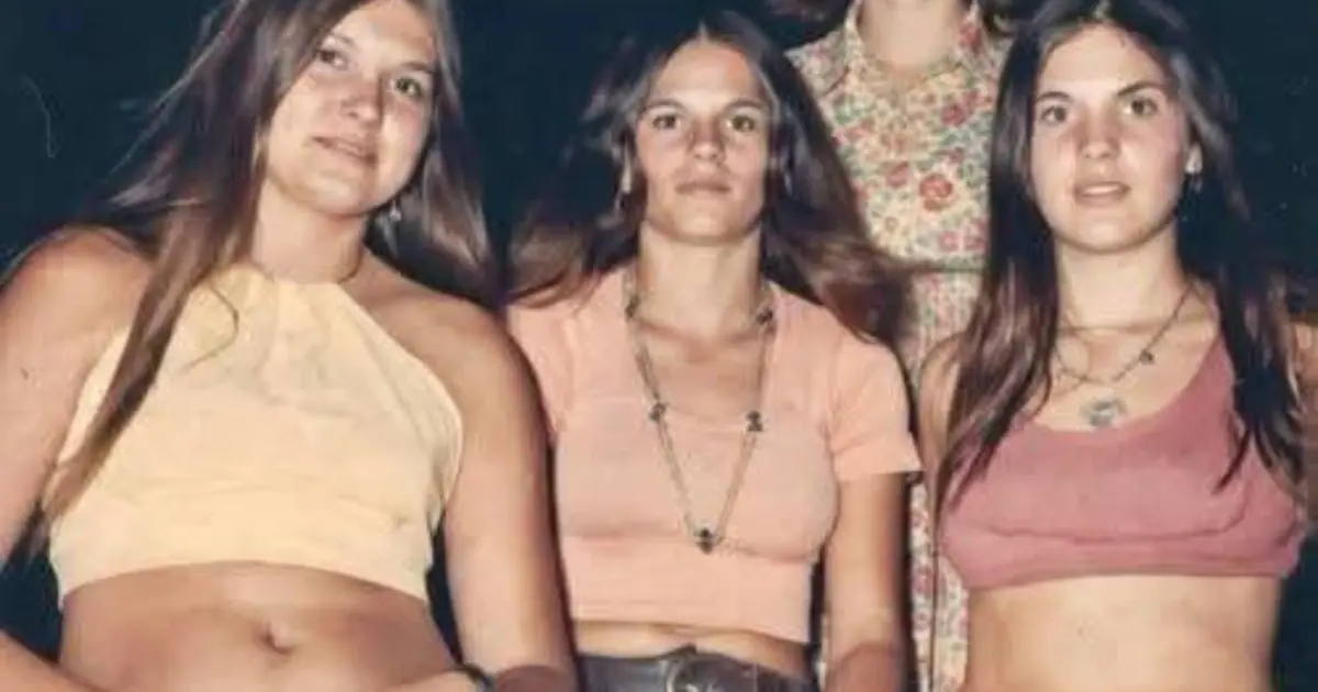 Women in the 75s… What do you notice? 🧐