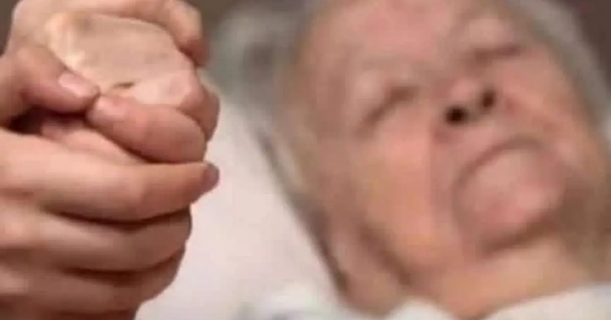 If Your Parent Shows These Signs, They May Be Nearing the End of Life