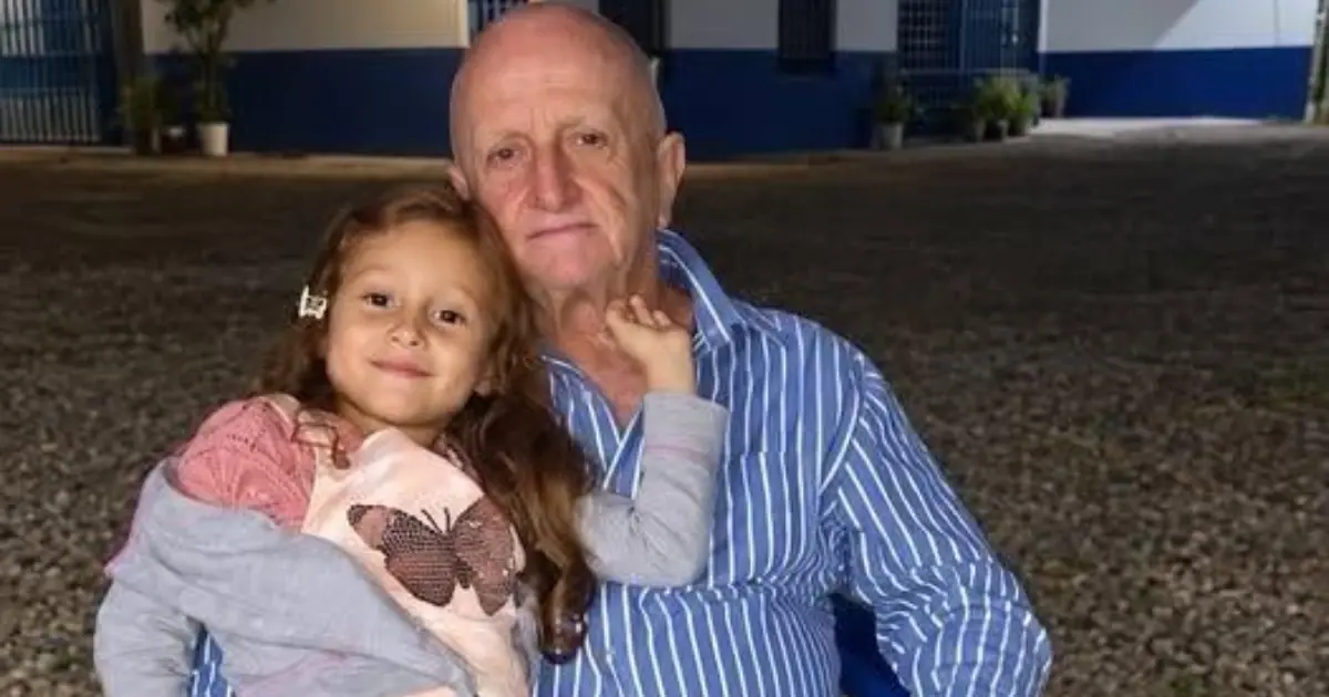 My Daughter Said Grandpa Made Her Close Her Eyes During Bath Time—The Next Day, I Opened the Door and Froze.