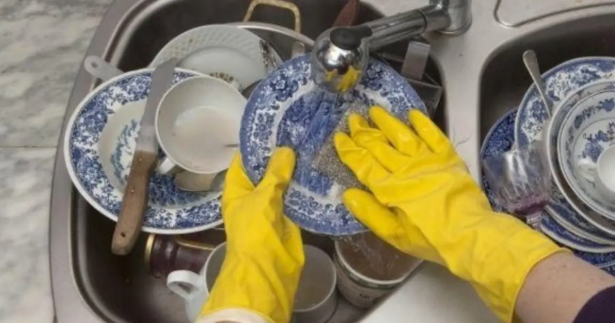 30-year-old couple both have stomach can:cer due to dishwashing habit that many people also have