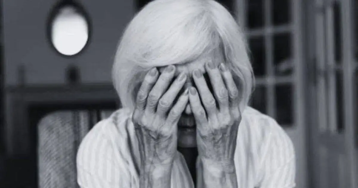 12 Embarrassing Habits That Come with Aging - Everyone Sees Them but No One Says a Word