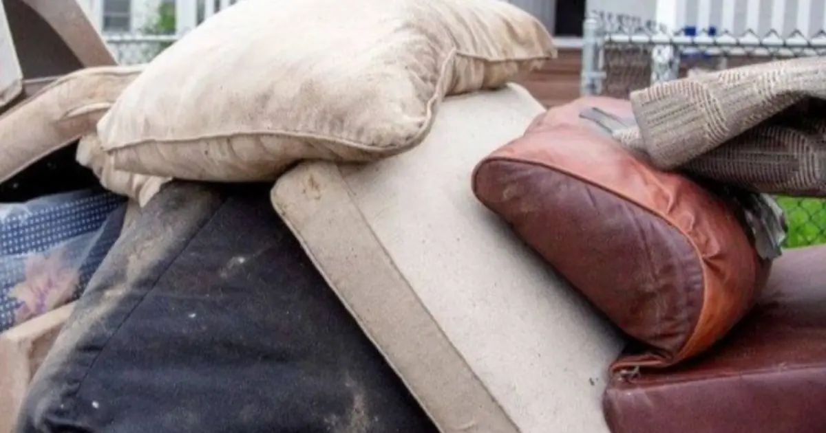 Never Hold on to These 4 Things in Your Home, Even When Money Is Scarce!