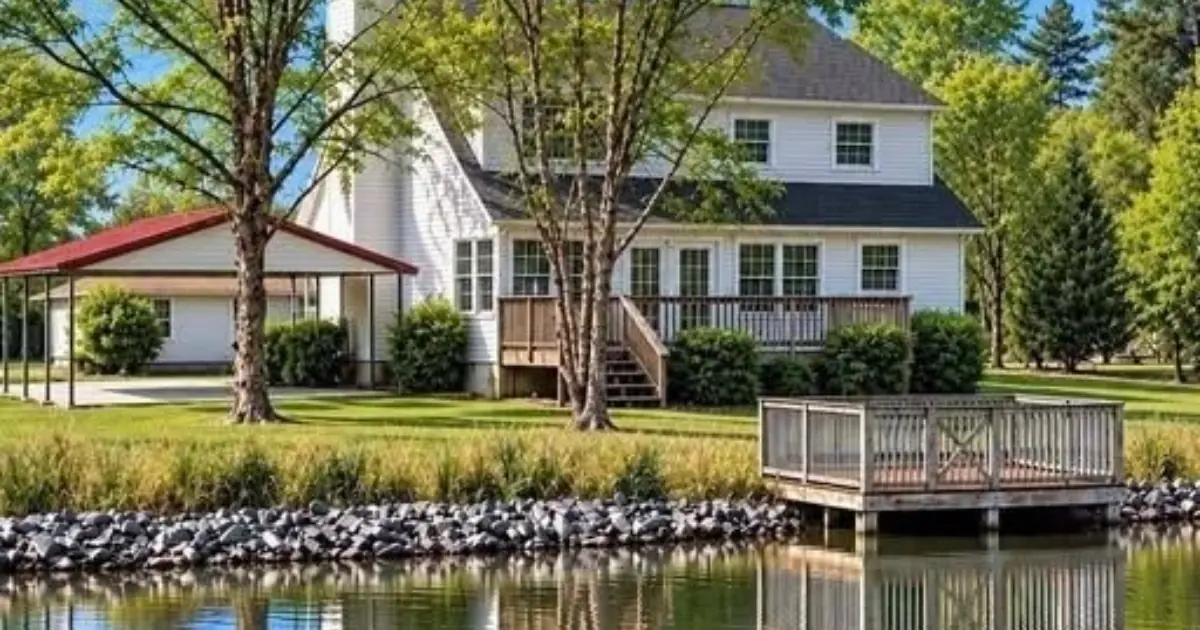 $133,000 4 Bed, 2 Bath, Lakefront...See more