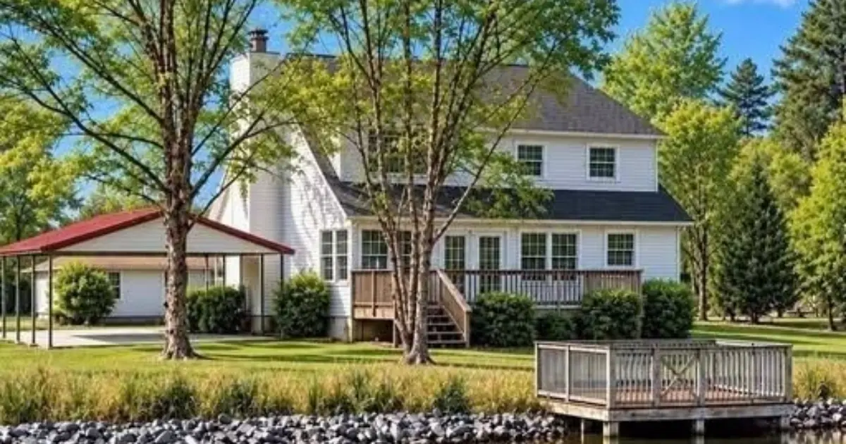 $133,000 4 Bed, 2 Bath, Lakefront...See more