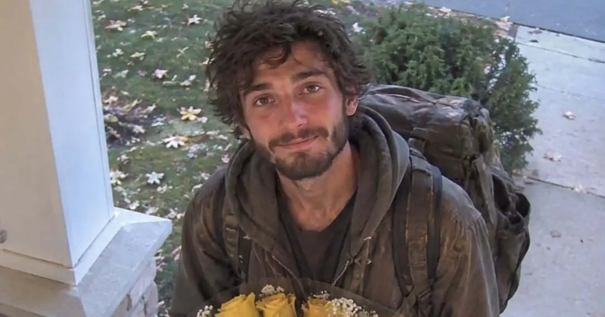 A Homeless Man Used His Last $12 to Make My Widowed Mom Smile but He Never Expected What Happened After Her De.ath